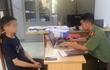 Dùng từ “lóng” như "mưa phùn", "bán lúa", "rời ổ" để báo vị trí làm việc của CSGT