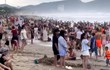 Sáng nay, hơn 20 du khách đuối nước ở biển Cửa Lò