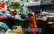 Rối bời ngày đầu 'cân rác tính tiền' ở TPHCM