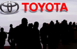 Nữ bồi bàn 30 tuổi thăng tiến thần tốc thành thư ký riêng của Chủ tịch Toyota: Hé lộ những vết nứt chưa từng có bên trong đế chế xe hơi Nhật Bản