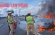Ô tô cháy dữ dội trên đường cao tốc TP HCM - Trung Lương, tài xế dập lửa bất thành