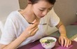 Nhìn vào việc ăn uống có thể biết mình sống được bao lâu: Người có tuổi thọ cao thường có 5 điểm này khi ăn
