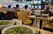 Giá đồ ăn sân bay có thực sự "trên trời"? Chuyên gia ẩm thực tiết lộ điều bất ngờ