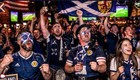 World Cup 2026: Hàng vạn cổ động viên Scotland 'càn quét' kho bia quán bar Mỹ