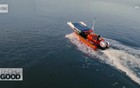 Thuyền tự động cứu người gặp nạn trên biển