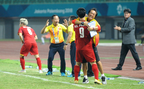 Không phải HLV Park Hang-seo, Công Phượng chạy đến ôm người đàn ông này khi ghi bàn mang về chiến thắng cho Olympic Việt Nam