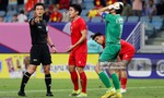 Phía sau "cánh tay hư" của U23 Việt Nam: "Trọng tài chúng tôi cũng muốn quyết đoán, nghiêm khắc nhưng…"