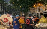 Khách du lịch để quên bao bì tiền trong quán ăn ở TP.HCM, nhân viên lập tức có hành động không ngờ