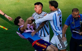 Nóng: FIFA vào cuộc điều tra Argentina vì màn hỗn chiến với cầu thủ Tây Ban Nha, công bố video hiếm tiết lộ điều "châm ngòi" cuộc ẩu đả