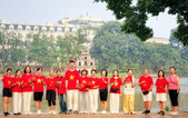 Bí mật phía sau những "đám đông luyện cười" ở Hà Nội