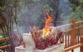 Lư hương rực cháy trong lễ 49 ngày Đại tướng tại Vũng Chùa