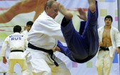 Chùm ảnh: Nể phục đẳng cấp bát đẳng huyền đai karate của võ sĩ Putin