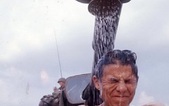 Chiến tranh VN: Lính Mỹ và khát khao khi tắm trên chiến trường