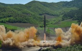 Nhật Bản lý giải quyết định không bắn hạ tên lửa Triều Tiên