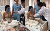 'Tôi thấy bác sĩ tại VN đăng video tặng lì xì, ngực bệnh nhân bị trình chiếu rõ ràng'