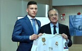 Tân binh siêu đẹp trai trị giá 1.600 tỷ VNĐ của Real Madrid ra mắt khán giả với khuôn mặt 'lạnh như tiền'