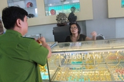 Cầm súng cướp tiệm vàng ở Bình Dương