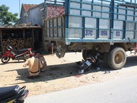 Bị xe tải tông kéo lê 50m, một phụ nữ tử nạn tại chỗ 