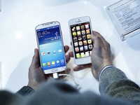 iPhone 5, Galaxy S4 và HTC One: "Mèo nào cắn mỉu nào"