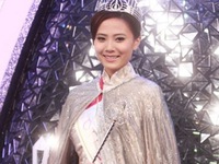 Hoa hậu Hong Kong bị quấy rối và sờ ngực khi đóng phim