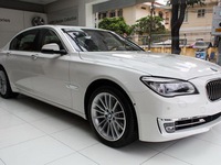 Xế hộp BMW bạc tỷ của ca sĩ Đan Trường