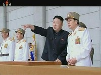 Triều Tiên bất ngờ dỡ tên lửa khỏi bệ phóng