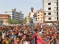 Vụ sập nhà tại Bangladesh: Ám ảnh xác chết ôm nhau trong đổ nát