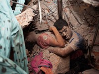 Vụ sập nhà ở Bangladesh: Tìm thấy một phụ nữ sống sót sau 17 ngày