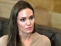 Khai quật ảnh khỏa thân thời xa vắng của Angelina Jolie