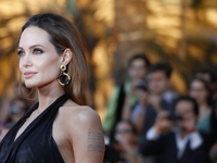 Tiết lộ mới về cuộc phẫu thuật của Angelina Jolie