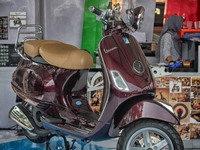 Vespa LT 3V bất ngờ xuất hiện tại đại lý