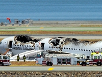 TG 24h qua ảnh: Sếp Asiana Airlines cúi đầu xin lỗi vì tai nạn máy bay ở Mỹ
