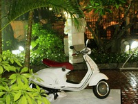 Giá ngất ngưởng, Vespa 946 vẫn được dân chơi Sài Gòn đặt mua