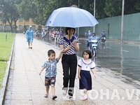 Ông nội và bố làm lạc mất cháu 3 tuổi trong ngày Quốc Khánh