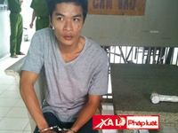 Hà Nội: Bí ẩn vụ mang xe ô tô chôm đồ cổ trong đình làng
