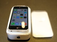 iPhone 5C bị bán đại hạ giá tại Trung Quốc