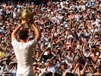 Andy Murray hôn bạn gái đắm đuối ngay trên sân đấu