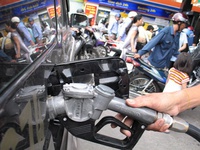 'Tăng giá xăng dầu do giá bán hiện đang dưới mức giá cơ sở'