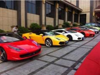 Dàn siêu xe Lamborghini tụ họp mừng sinh nhật