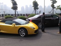 Lamborghini 350.000 bảng Anh của hoàng gia Qatar bị bắt