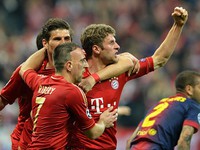 Quay chậm: “Vua” mắt mờ, Bayern hưởng lợi 2 bàn thắng