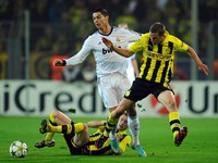 BẢN TIN TỐI 12/4: Ném chuối Bale, fan Arsenal bị cấm 3 năm