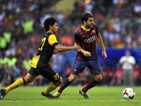 Suarez bị tống tập riêng, bắt xin lỗi đồng đội