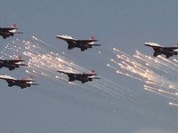 Phi đội Su-27 phô diễn tại triển lãm hải quân IMDS 2013