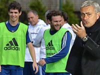 Mourinho “phá nát” Chelsea là để “yêu lại từ đầu”