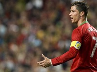 Chiều Cris Ronaldo, Real lại vung tiều tậu “sao” khủng