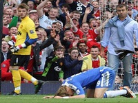 Mourinho về Chelsea, phòng thay đồ Real vẫn đại loạn