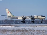 Mỹ điều F-22 đánh chặn oanh tạc cơ chiến lược Tu-95 của Nga