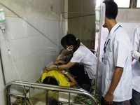 Hà Nội: Phát hiện thi thể bé trai bị bỏ cạnh thùng rác