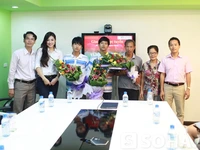Những món quà thủ khoa Nguyễn Hữu Tiến đã nhận được trong buổi giao lưu